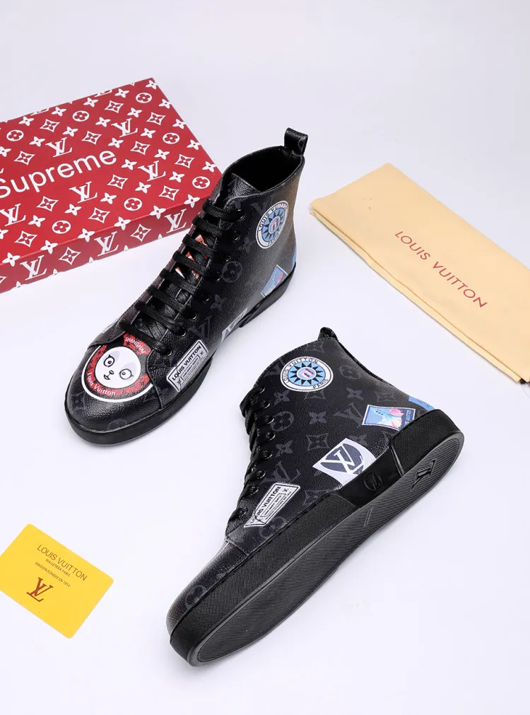 Factory price: 400💰 [LV] Animal series limited edition high-top sports shoes for men, L classic print, new autumn and winter style, original replica, 1:1 Counter quality, the fabric is Italian 🇮🇹 imported cowhide ➕🇮🇹 pure sheepskin lining ➕ original outsole, 🔍🔍 high quality, you can go in and out of the counter at will, welcome to compare, the outsole line will never be unglued, all sellers are welcome to sell in the picture above, can be shipped in one piece, code number: 38-44 (45 codes can be customized)